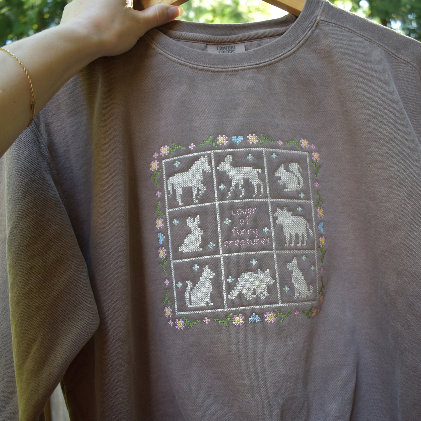 I ♥ Furry Creatures – Embroidered Women's Cut Sweatshirt
